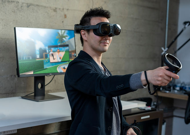 Using VIVE XR Elite to enter the virtual world in VIVERSE metaverse.